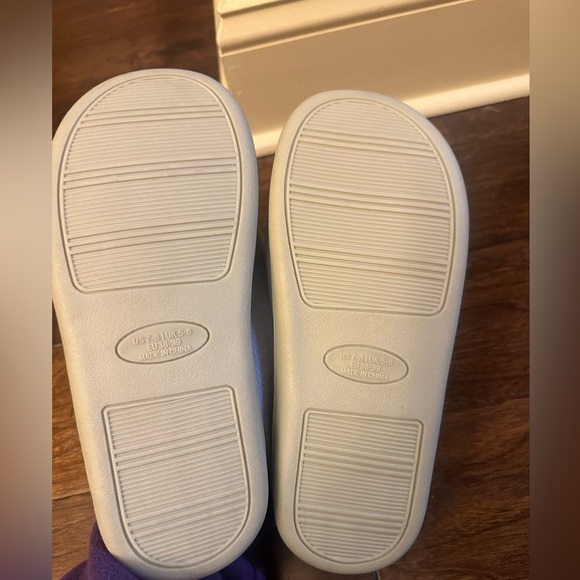 Ladies Plush Slippers with hard sole - Picture 2 of 7